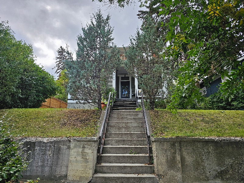 1650 Unfurnished/1950 Furnished 1 Bedroom + 1 Bath Apartment Long