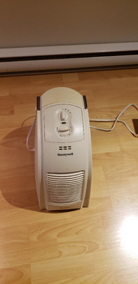 Humidificateur Honeywell model HCM-630