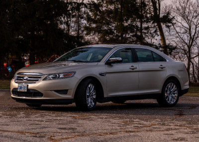 2010 Ford Taurus Limited- FWD