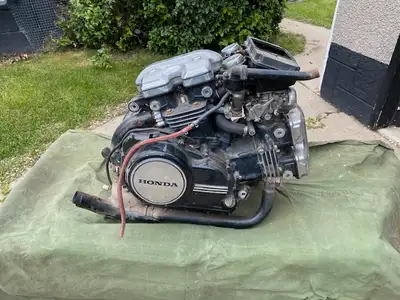 121 horse power. First year of the V65 Sabre 1984. Low serial number #470. Complete minus the starte...