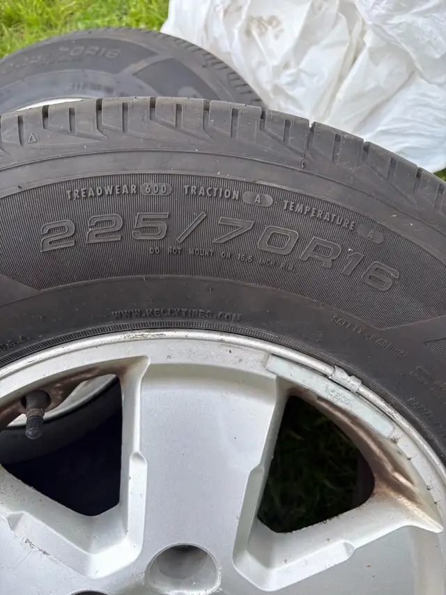 225/70R16 Kelly Tires on Alloy Rims - Fits Honda CR-V in Tires & Rims in Barrie - Image 3
