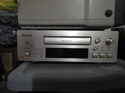 Rediscover your favourite mixtapes with this used TEAC RH500 stereo cassette deck, offering classic...