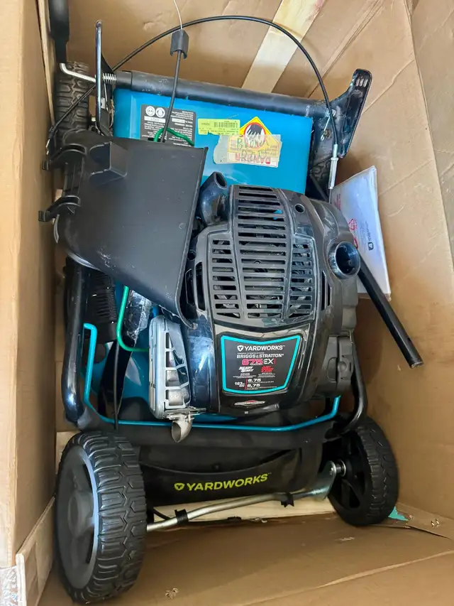 SOLD4 Yardworks Briggs & Stratton  Broken Lawn Mowers, For Parts in Lawnmowers & Leaf Blowers in City of Toronto - Image 3