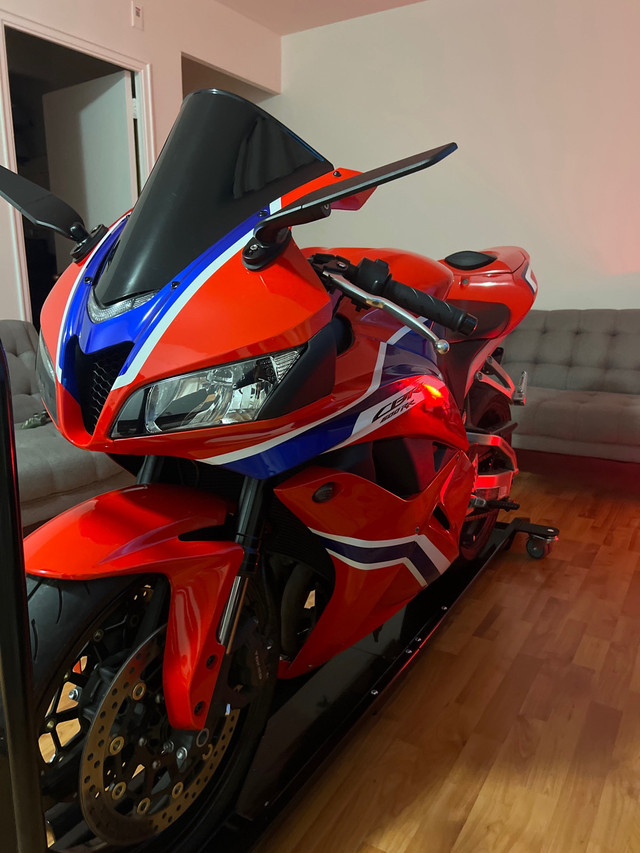 2011 CBR 600RR Pristine condition (SOLD for 24 hrs) in Sport Bikes in City of Toronto - Image 2