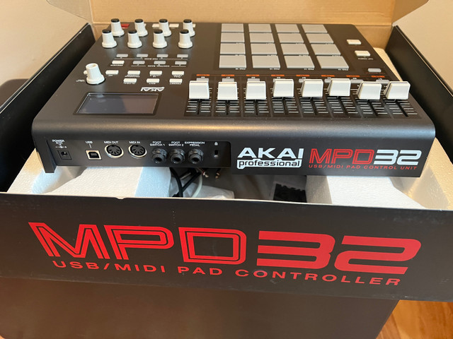 Controlleur AKAI MPD 32 dans Matériel audio professionnel  à Laval/Rive Nord - Image 2