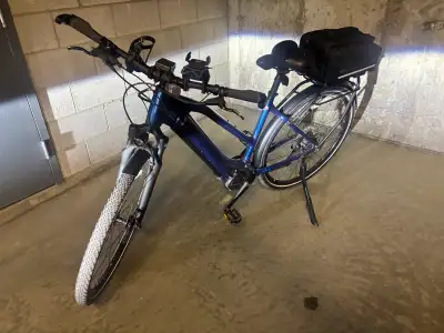 Superbe vélo giant électrique modèle explore 2 sta seulement 454 kilo Batterie 500 watt autonomie 15...