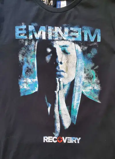 pre owned 2017 Eminem Recovery tshirt adult sz Med, View more