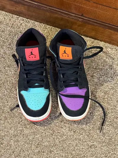 Air Jordan 1 Mid size 5.5 boys , View more