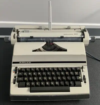 dactylo électrique Adler Gabriele 5000, View more