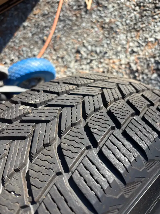 265/70/16 winter tires in Tires & Rims in City of Halifax - Image 4