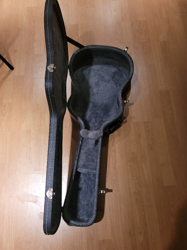 Flamenco Guitar from Spain with case-Good condition in Guitars in Mississauga / Peel Region - Image 2