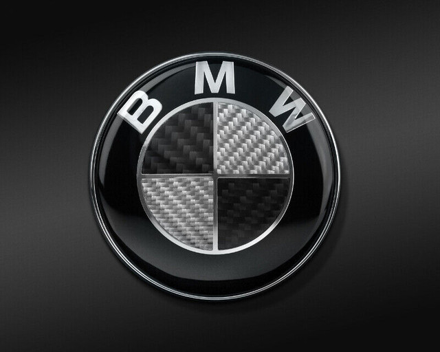 New Car Hood Front Rear BMW Emblem in Carbon Fiber 82mm 74mm dans Autre  à Ville de Montréal - Image 2