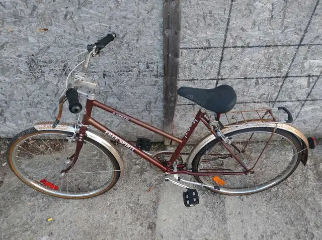 Old School Vintage Bicycle in Cruiser, Commuter & Hybrid in Kawartha Lakes - Image 2