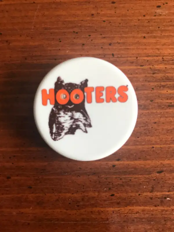 Hooters Restaurant Flashing pin in Arts & Collectibles in Hamilton - Image 2