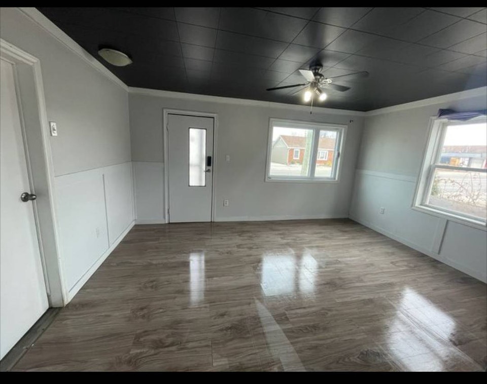 SEEK HOUSE MATE $800+ utilities in 3 bedroom house 3