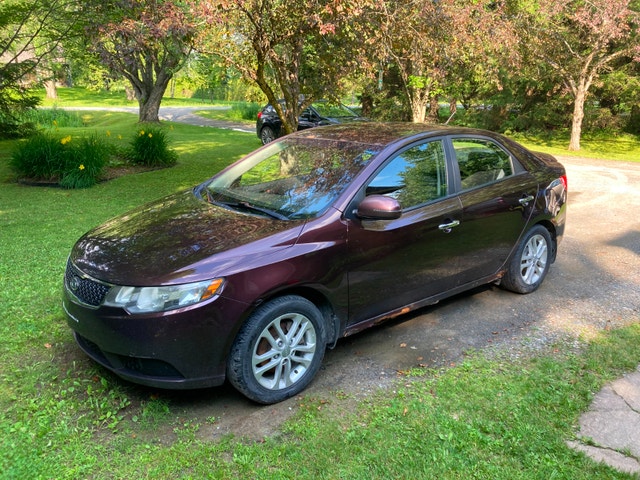 Kia Forte EX 2011, manuelle POUR PIÈCES — photo 2
