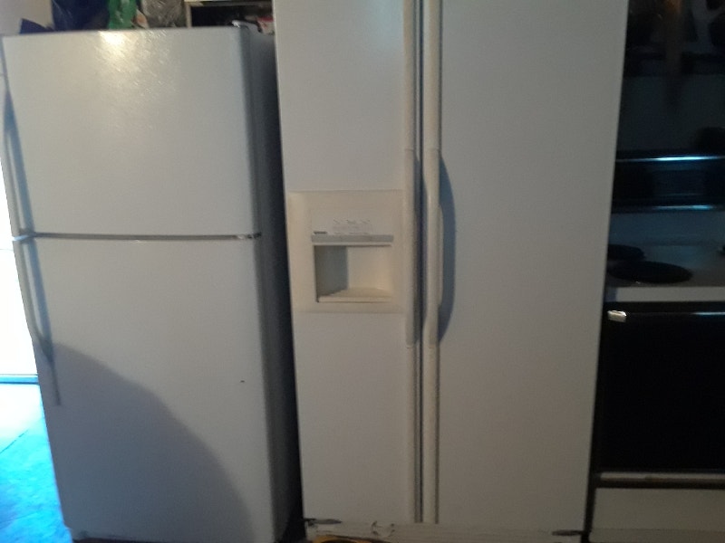 Super clean and excellent working condition large fridge Refrigerators Windsor Region Kijiji