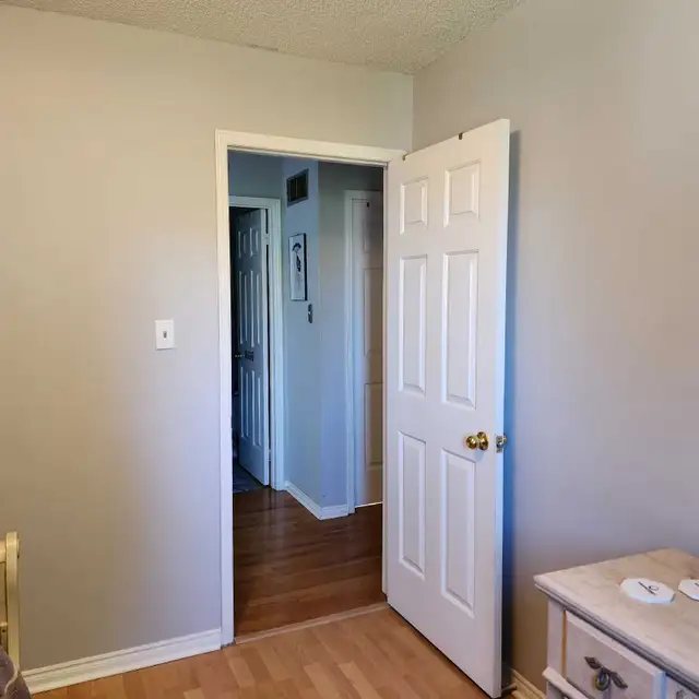 Furnished Room for rent in Room Rentals & Roommates in Oshawa / Durham Region - Image 5