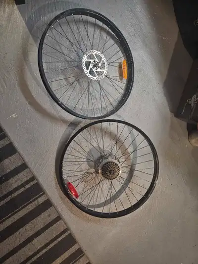 27. 5 bikecrims with disc breaks Good condition 160 discs 7 speed cassette 70 obo