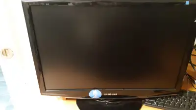Samsung SyncMaster 2433 24" (+ LCD Sony a donner), View more
