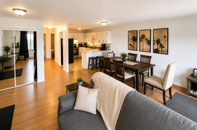 Beau et grand 4 ½ de style condo situé au 3e étage • Grand logement 4 ½ avec 2 chambres fermées, sit...