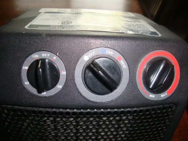 2 SMALL PORTABLE ELECTRIC HEATERS in Heaters, Humidifiers & Dehumidifiers in Norfolk County - Image 6