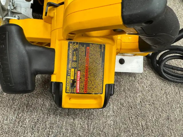 DEWALT 15 amp corded 7 ¼” Circular Saw in Power Tools in Oakville / Halton Region - Image 3