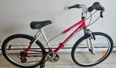 Vélo de 18 vitesses en bon état pour seulement 110$, View more
