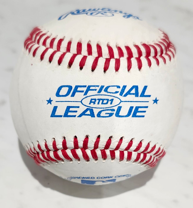 Roberto Osuna autographed baseball in Arts & Collectibles in Markham / York Region - Image 2