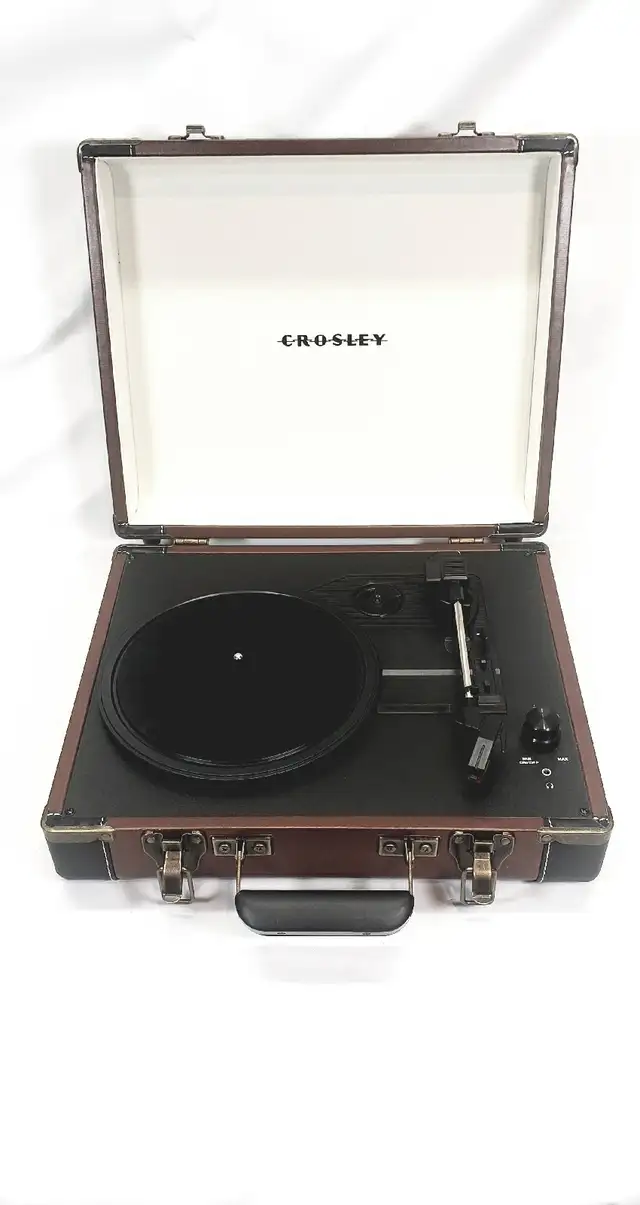 Crosley Portable Turntable  in Stereo Systems & Home Theatre in Mississauga / Peel Region - Image 2