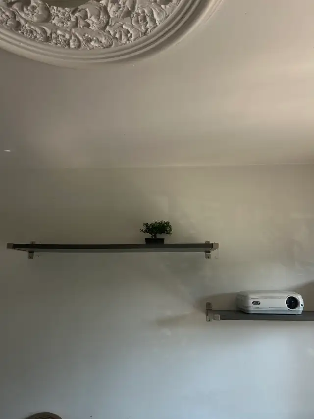 2 tablettes murales grises avec équerres métal, 115 cm in Bookcases & Shelving Units in City of Montréal - Image 3