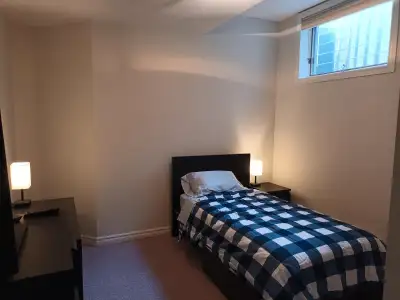 (Female only) Beautiful room at BAYVIEW SHEPPARD
