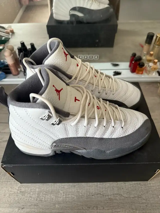 Jordan 12 Retro White dark Grey (GS) size 7 in Men's Shoes in Kitchener / Waterloo - Image 6