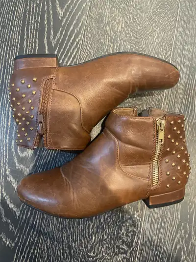 Women’s size 6 brown boots, View more