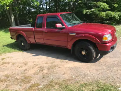 2011 Ford Ranger ,Extra cab, Mechanically good, runs well .V-6 , AOD , NEEDS cargo box braces to pas...