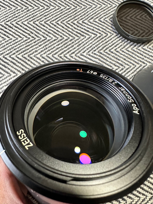 Zeiss Batis 135mm F/2.8 for Sony E mount in Cameras & Camcorders in Hamilton - Image 4