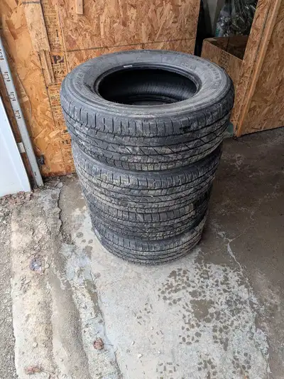 Lots of thread remaining with only 30 000km driven on them. We're used on a Toyota Tacoma. Can meet...
