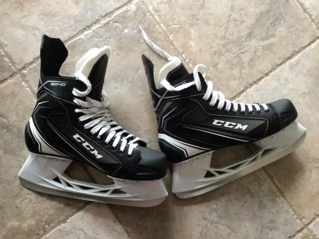 CCM Skate men size 10 in Skates & Blades in City of Toronto - Image 2