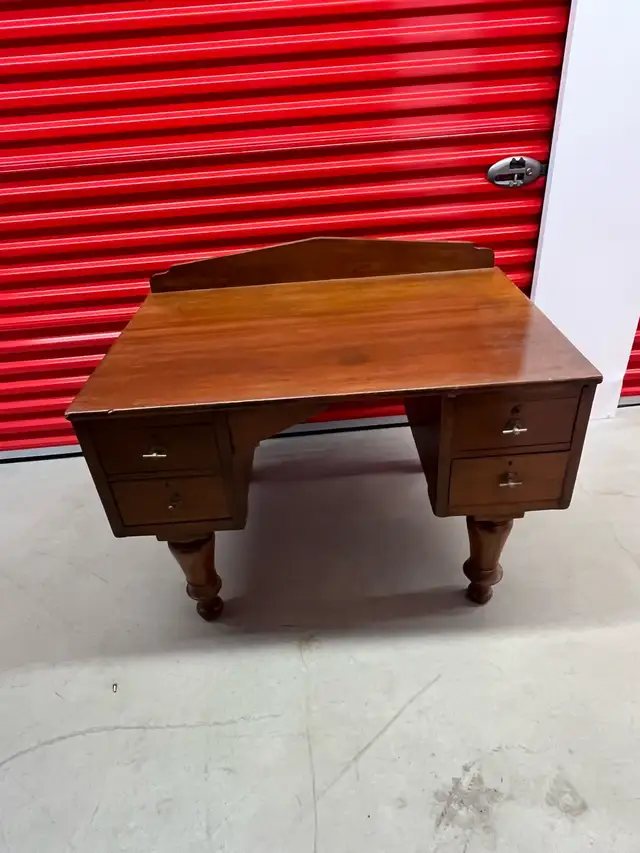 Antique Wooden Desk in Desks in City of Toronto - Image 4