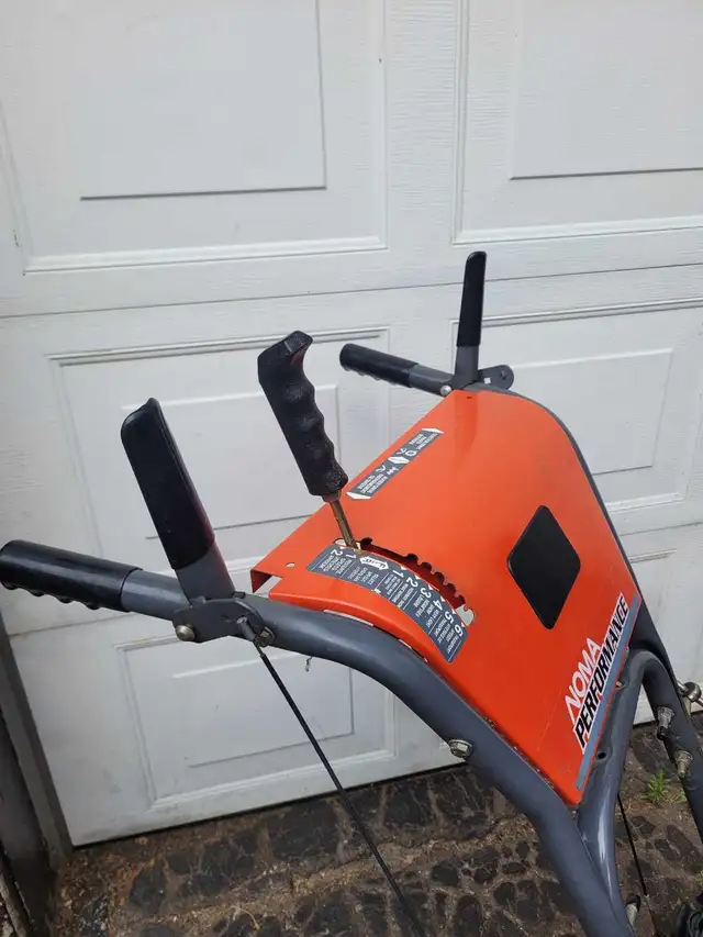 Noma 27" snowblower in Snowblowers in Kitchener / Waterloo - Image 3