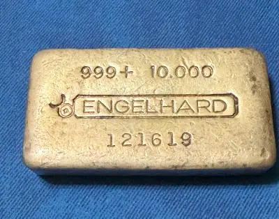 This is an Engelhard 999+ fine silver 10 ounce poured bar. Highly collectable 3rd series Bullhorn po...