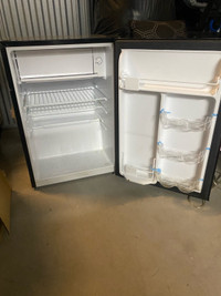 Room refrigerator 