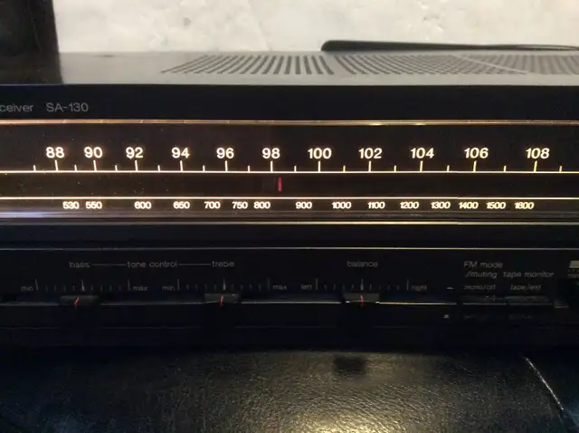 VINTAGE TECHNICS SA 130 AM FM STEREO RECEIVER AMPLIFIER in Stereo Systems & Home Theatre in City of Toronto - Image 4