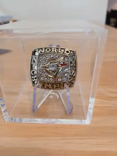 BLUE JAYS 1992 WORLD SERIES REPLICA RING IN DISPLAY CASE , View more