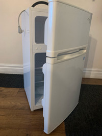 Small fridge 18,5w x17D x32 tall