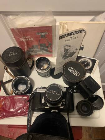 Asahi Pentax SPOTMATIC SP Film Camera Super-Takumar 1:1.4/50 Len in Cameras & Camcorders in Tricities/Pitt/Maple
