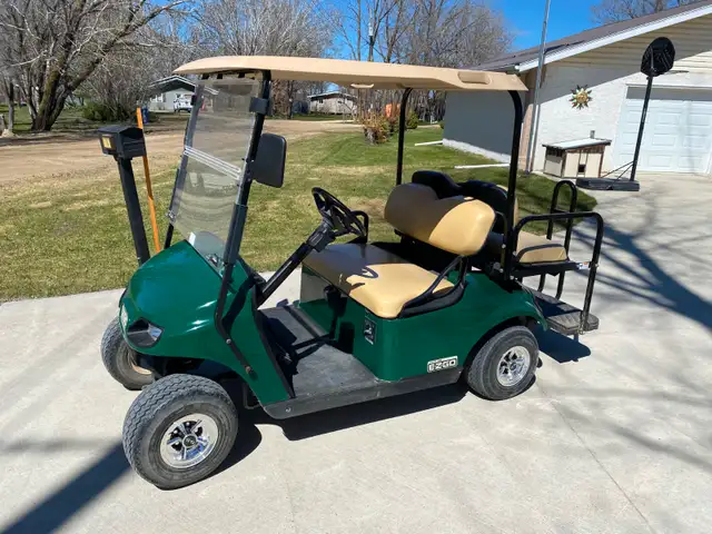 Golf cart454255911549675520