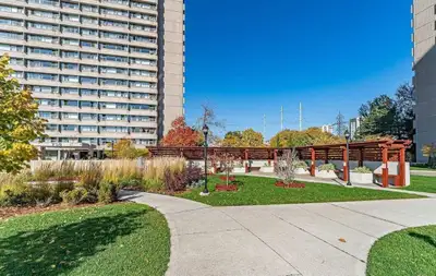ONE  BED ROOM  APPARTMENT  AT DON MILLS /GATEWAY