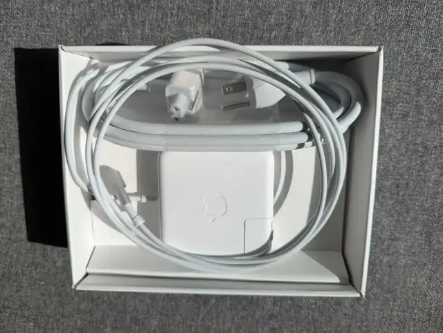 Apple 60W MagSafe Power Adapter in Laptop Accessories in City of Toronto - Image 3