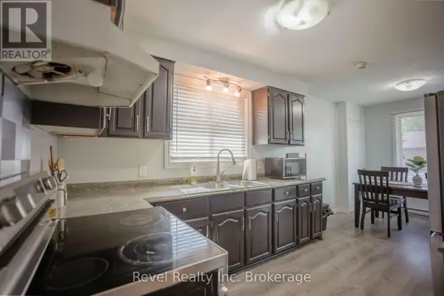 3 Bedroom apartment in a 2 unit house